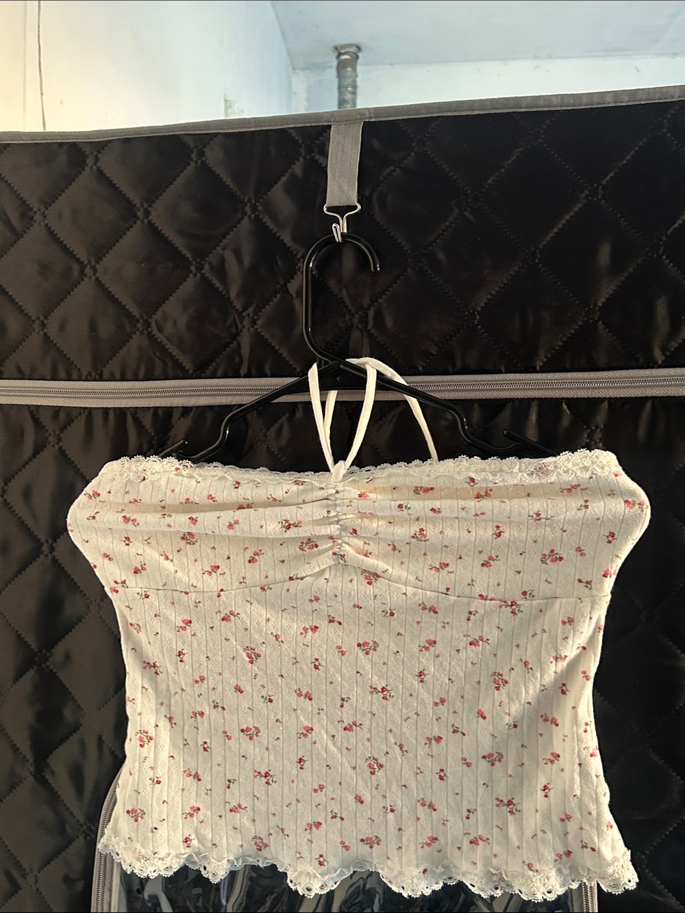 Women’s White Floral Ribbed Lace-Trim Halter Crop Top